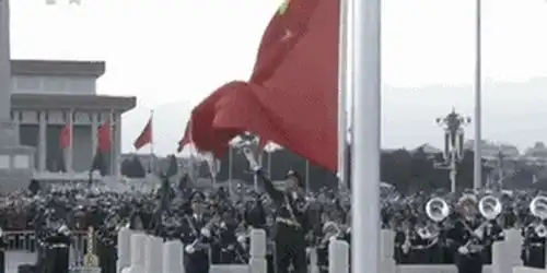 向国旗敬礼央视独家揭秘新升旗仪式背后的故事