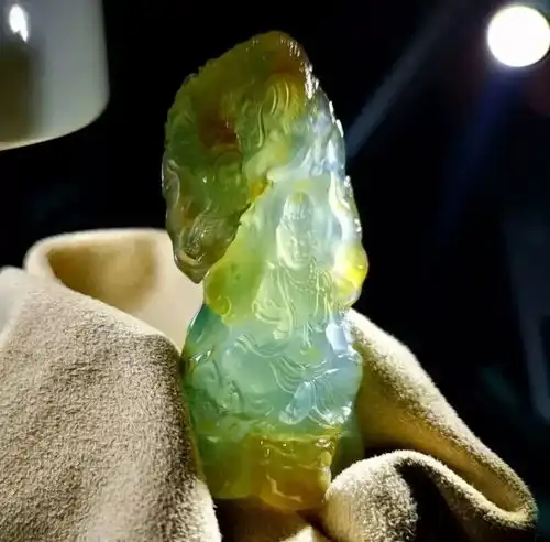 品相一般的大马坎翡翠原石,起货出来的成品让我惊呆了