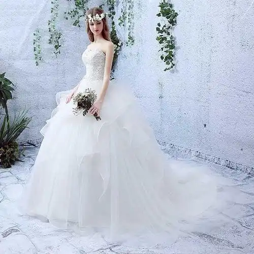 抹胸婚纱和一字肩婚纱的区别是什么各自适合什么身材的新娘