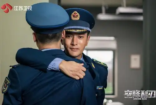 近年难得的军旅剧,贾乃亮首次挑战特种兵角色,满屏的荷尔蒙