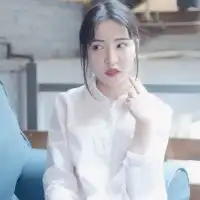 可谓造型百变的妹子头像,白色衣服纯洁少女