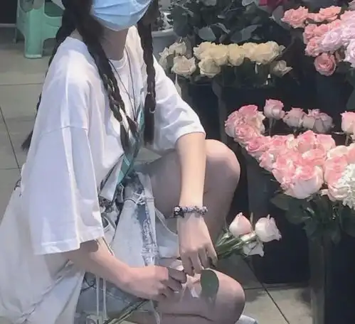 ins不露脸女生头像