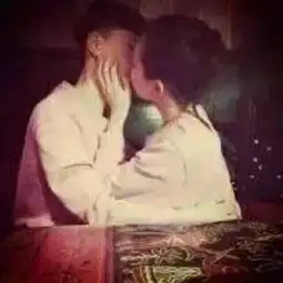 搜索情侣图片的另一半