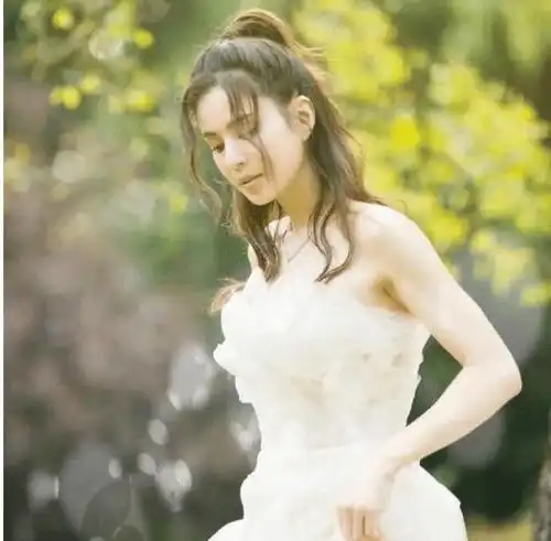 当红息影,放弃生娃,替还债,李若彤痴恋10年为何留不住男友心