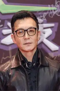 央视主持人李咏,狠下心做出这个改变后,从马脸变成香港吴彦祖