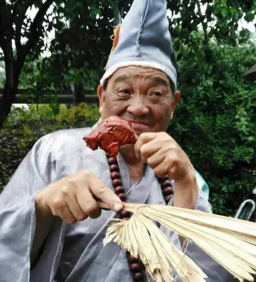 皇帝逼迫和尚吃肉否则屠城,和尚淡定吃完,说出的这句话流传千古