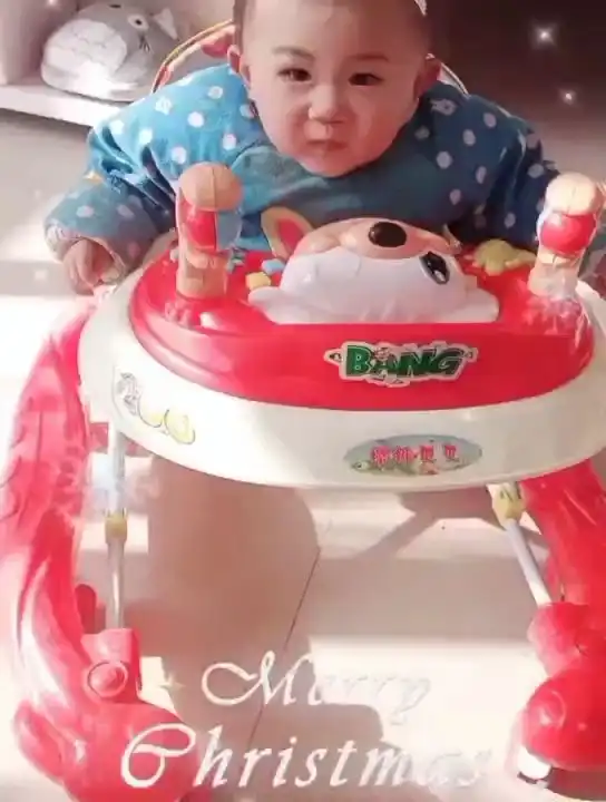 萌娃表情包圣诞节宝贝给妈妈的礼物是哥哥照顾妹妹