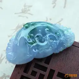 翡翠a货飘阳绿观音吊坠