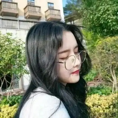 女生真人戴眼镜头像