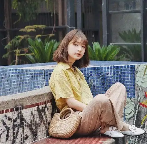 50多张穿搭模板,这个小个子姑娘每张照片都好看