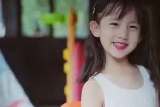 孙莉晒5岁多妹,脸上画雀斑涂上口红对镜头假笑摆拍,古灵精怪
