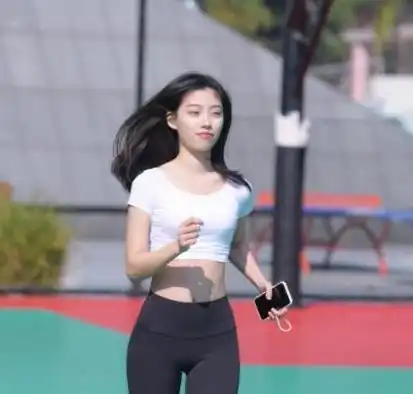 大学生网恋奔现图走红,双方均是照骗,网友安慰还好性别对上了