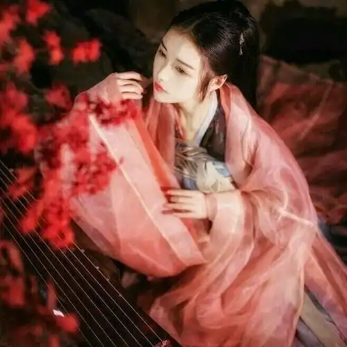 相思一曲费心量,意倦勤酬对墨章