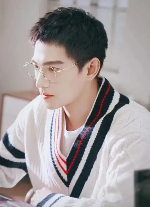 男星眼镜杀心动狙击来了,肖战龚俊易烊千玺,你pick谁