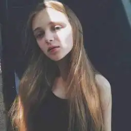 2018qq女生头像欧美范复古潮流甘于平凡却不甘于平凡的溃败