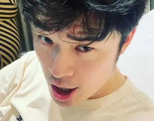 好男人形象崩塌,也不影响陈赫的发展,现在的他是喜剧代表演员