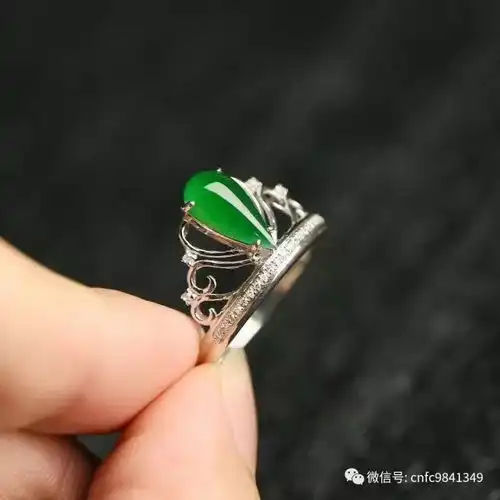 翡翠鉴赏丨冰糯种翠绿观音挂坠9800元