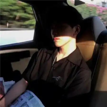 干净男生头像真人,充满迷人帅气的气质