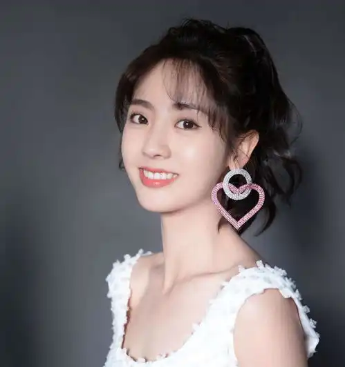 被网剧捧红的女星怎么样了邢菲赵露思红到发紫,唯独她红得快,凉更快
