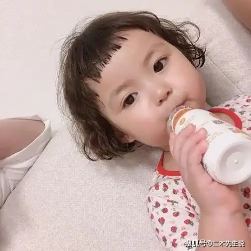 微信表情包女孩罗熙长大了带妹妹一起当模特圈了41w粉