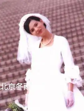 李若彤早年婚纱照曝光41岁小龙女至今仍单身
