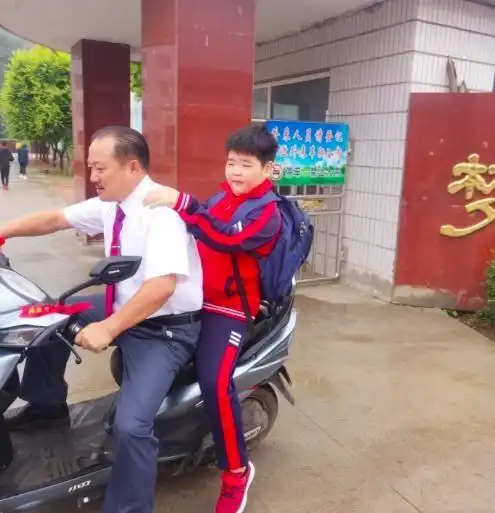 当国民表情包谢飞机长大后小胖墩变这样