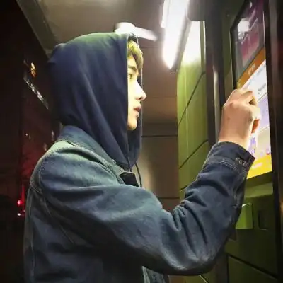 清新头像男真人文艺范2020好看的气质阳光男生头像