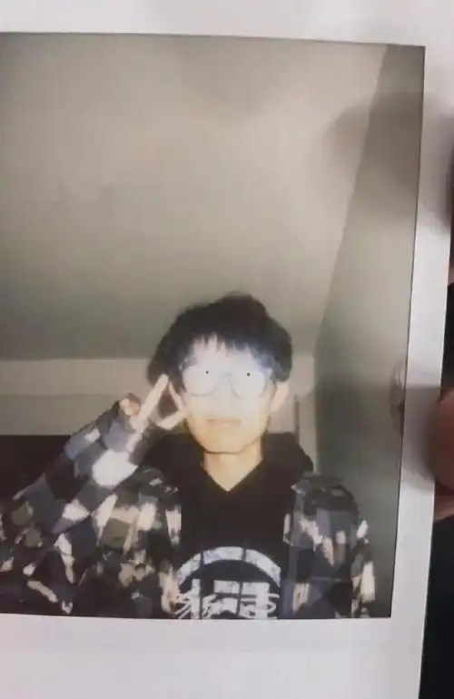 搞笑gif段子这是一条会和人下棋的小金鱼
