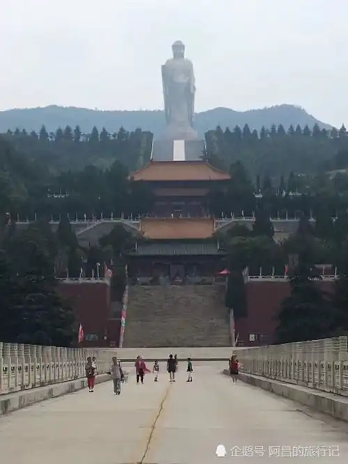 河南平顶山中原大佛,是世界上最高的佛像荣获吉尼斯世界纪录