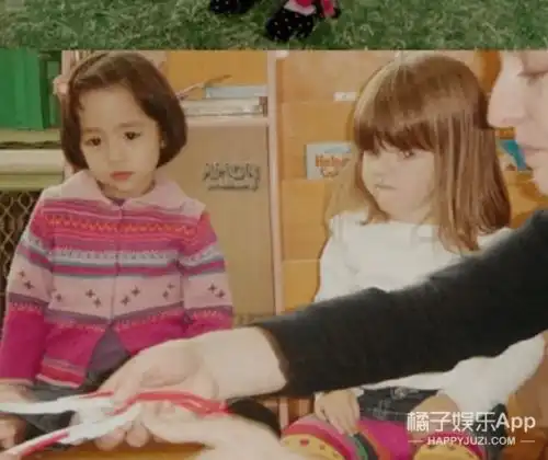 还记得这个表情包的小姑娘吗她15岁长这样