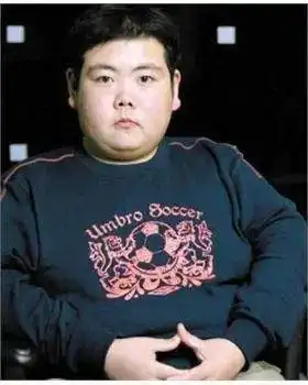 初代表情包网红小胖进娱乐圈娶经纪人,20年过去如今怎样了