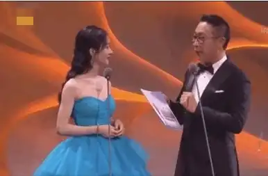 赵丽颖力压宋茜获最喜爱女演员,上台发言时宋茜撇嘴,因票数被清心生不满