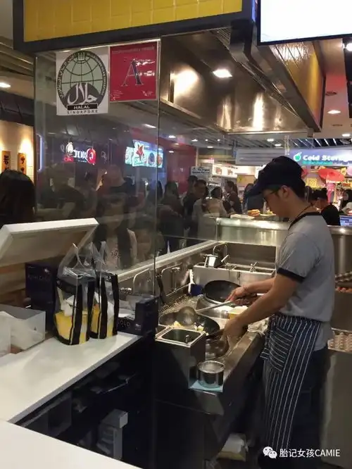 这么方的炒饭,居然拿下这么多的新加坡上班族