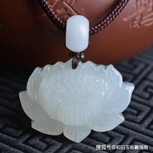 和田玉双鱼吊坠寓意象征与风水的全面解析