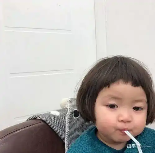 你的微信表情包女孩长大了这回她带着妹妹一起圈了41w粉