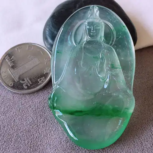 冰玻种飘翠观音挂件翡翠