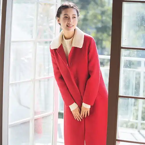 2019新春,女人都在穿红色大衣,显白又洋气,穿三年都不过时