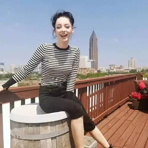 看一眼就会被迷上这位小姐姐也许真的有特异功能