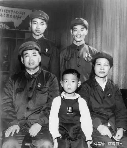 许世友被关,妻子未探望反写决裂信,解禁后开枪示警,绝情离婚