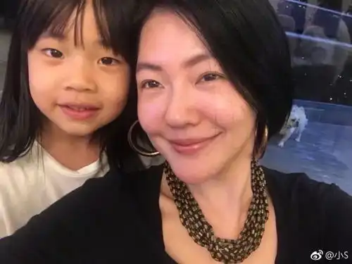 小s素颜探班大s汪小菲,这脸不忍直视