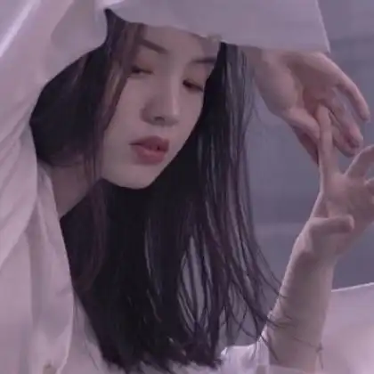 伤感女生头像伤心难过,患得患失不如洒脱离开