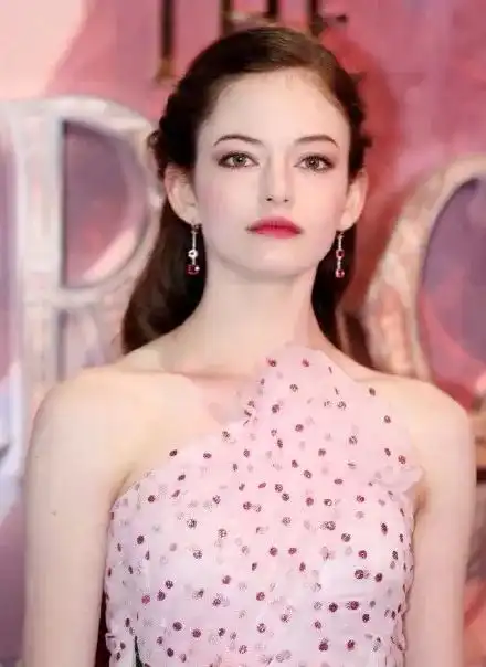 打破童星长残魔咒,从暮光女的女儿到迪士尼公主,18岁的她就是小精灵本人天使下凡啊
