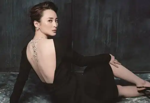 高颜值让人惊叹,蒋勤勤还是这么美,一份打动陈建斌纯天然的美