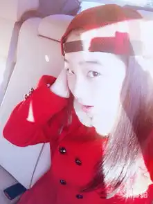 我六年级,喜欢我同桌,她长得很漂亮,腿很长,就是数学不好,每天问我题目,渐渐的对她有好感了,她还给