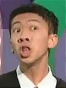 还在用梁逸峰朗诵的鬼畜表情包他已经成了香港中学的中文老师