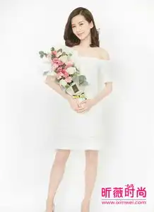 刘诗诗晋身人妻后越穿越少女时尚穿搭美出新高度