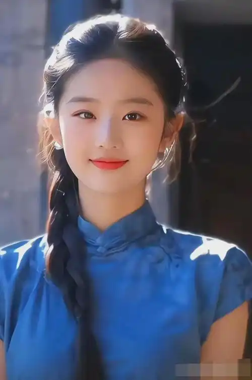天呐,又出现一位天仙美女,还有董卿的气质,刘亦菲的美貌
