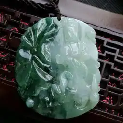 a货翡翠冰糯种观音吊坠