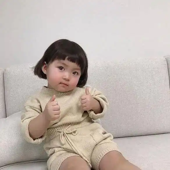 你的微信表情包女孩长大了这回她带着妹妹一起圈了41w粉