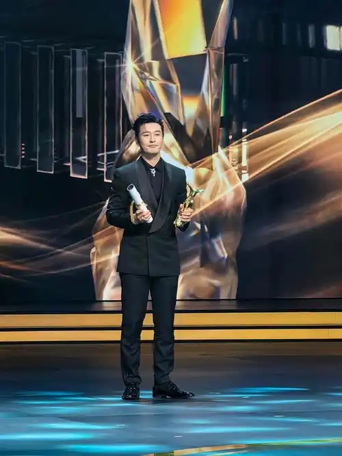 黄晓明获金爵奖最佳男演员,为阳光俱乐部增重30斤